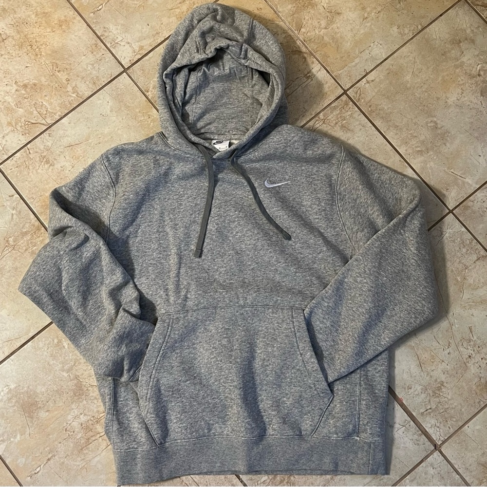 Nike Women’s Gray Sweatshirt. Size Medium.